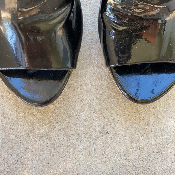 Gucci Heels with black pattern, leather and chrome heel. - Picture 9 of 11